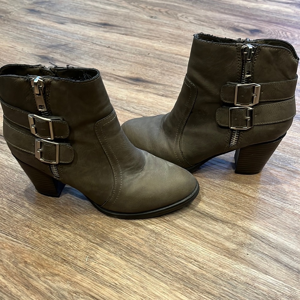 Short boots